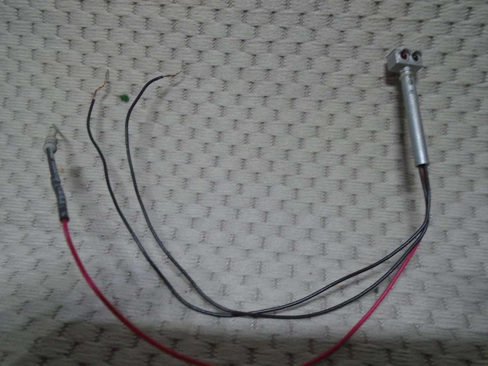 RED EMERGENCY LIGHT KIT BY BERKSHIRE JUNCTION AND ILLUMINATED POLE - Image 2 of 2