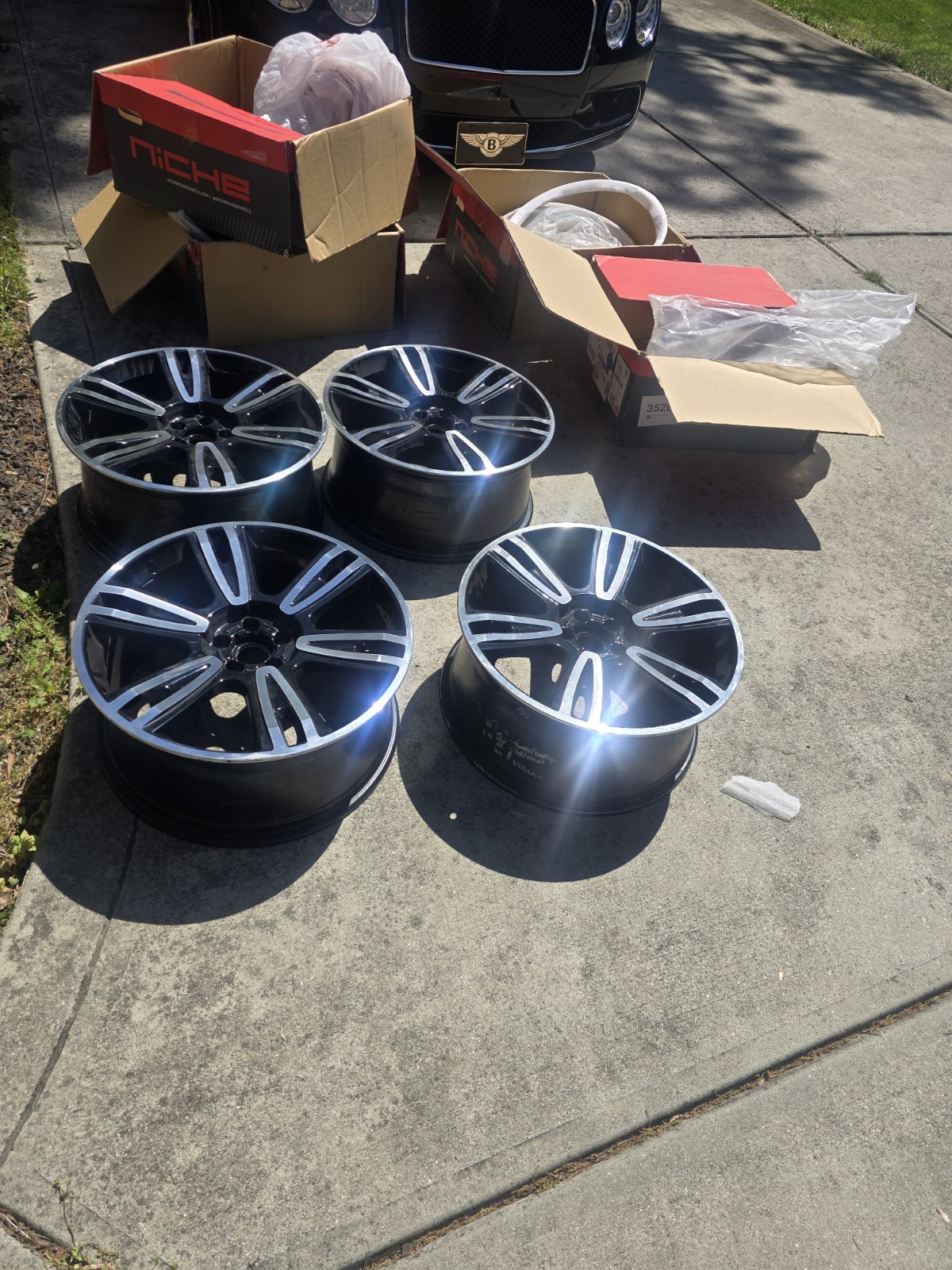 21' Factory Bentley Flying Spur Wheel Set of 4 Wheels (Like New)