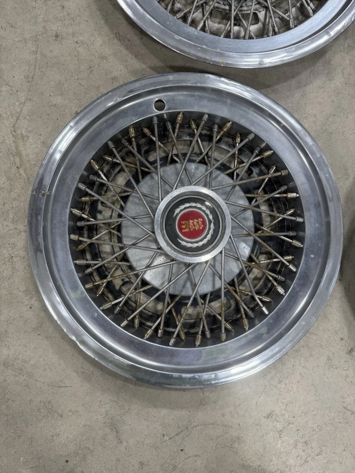 Juego de 4 tapacubos de alambre Ford LTD Cougar Torino Mercury Marquis Comet 1974-79 OEM 15" Foto 2 de 4