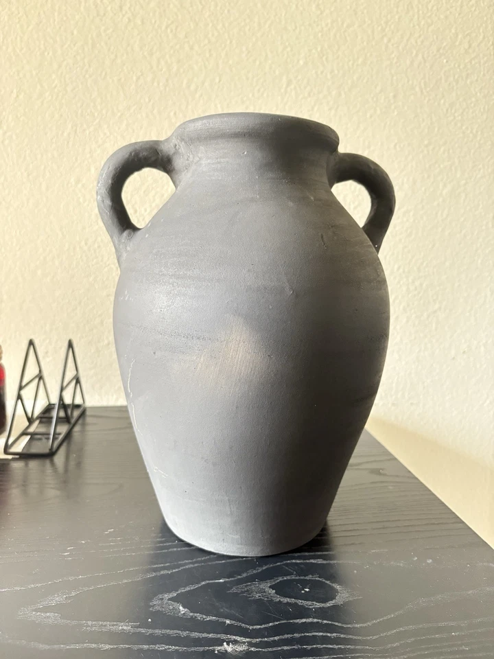 13 in. Jarrón decorativo de ánfora de terracota negro con asas dobles Foto 2 de 3