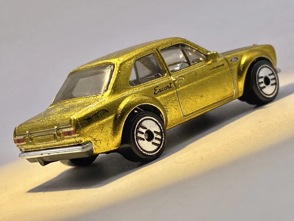 Ford Escort RS1600 1970 Hot Wheels🔥 1:64 Gold Kroger edición limitada Foto 4 de 4