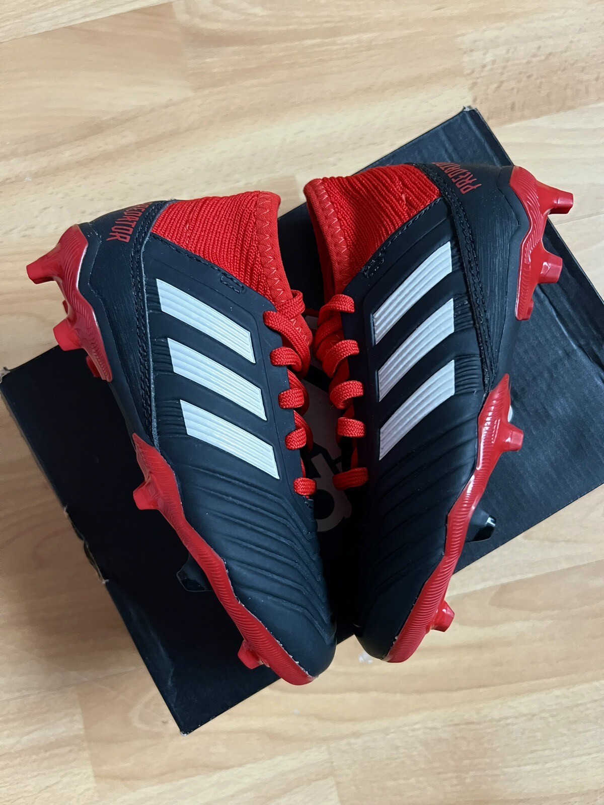 Botas de fútbol Adidas Predator niños 18.3 FG UK10 nuevas 2018 raras