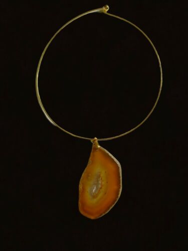 Yellow agate pendant necklace - Picture 3 of 9