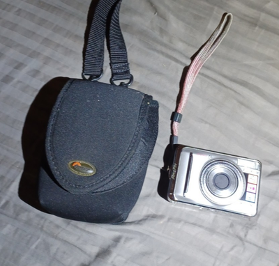 Fujifilm FinePix A Series A700 7.3MP Digital Camera - Silver for