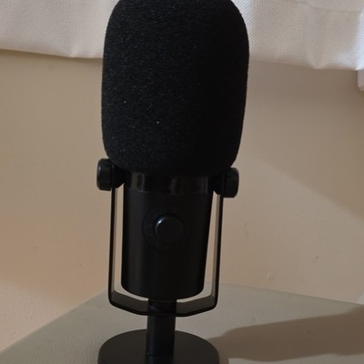 Maono PD400x Microphone w/ Foam Windscreen, Freestanding Stand. 
