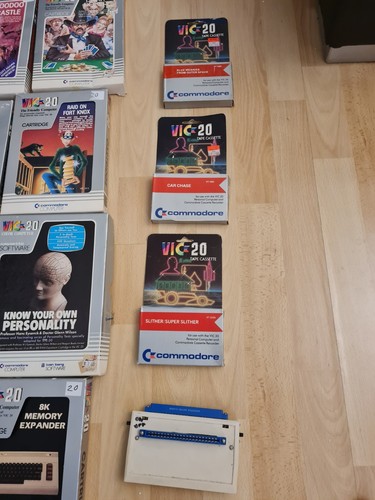 Commodore VIC 20 En Boite Avec Jeux Et Lecteur Cassettes - Photo 15/23