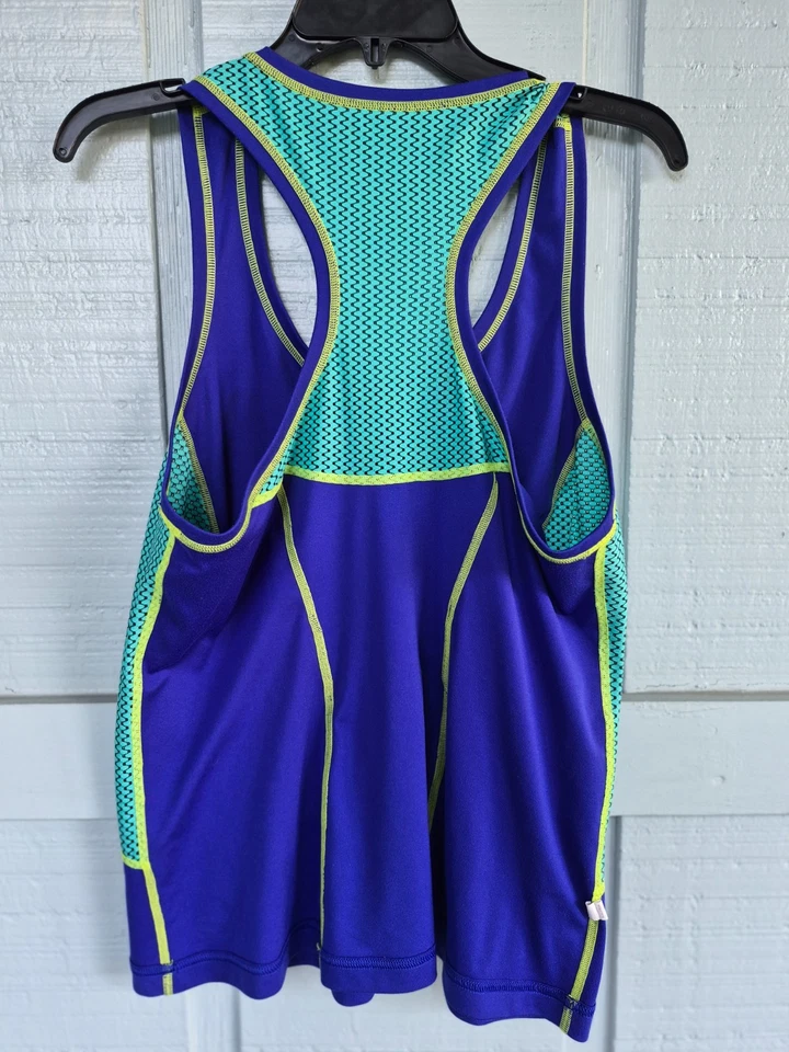 Regata Fila feminina ioga tamanho médio roupa ativa ginástica treino - Imagem 3 de 4