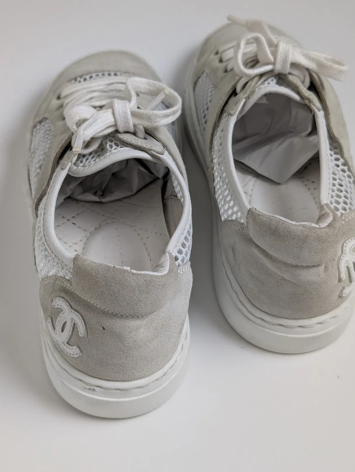 Tênis Chanel de malha camurça branco feito na Itália feminino tamanho 6 - Imagem 3 de 4