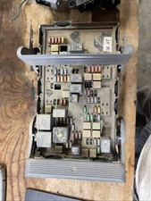 2007 2008 2009 Escalade Tahoe Yukon Suburban Fuse Relay Box 25905681 2007 2008 2009 Escalade Tahoe Yukon Suburban Fuse Relay Box 25905681