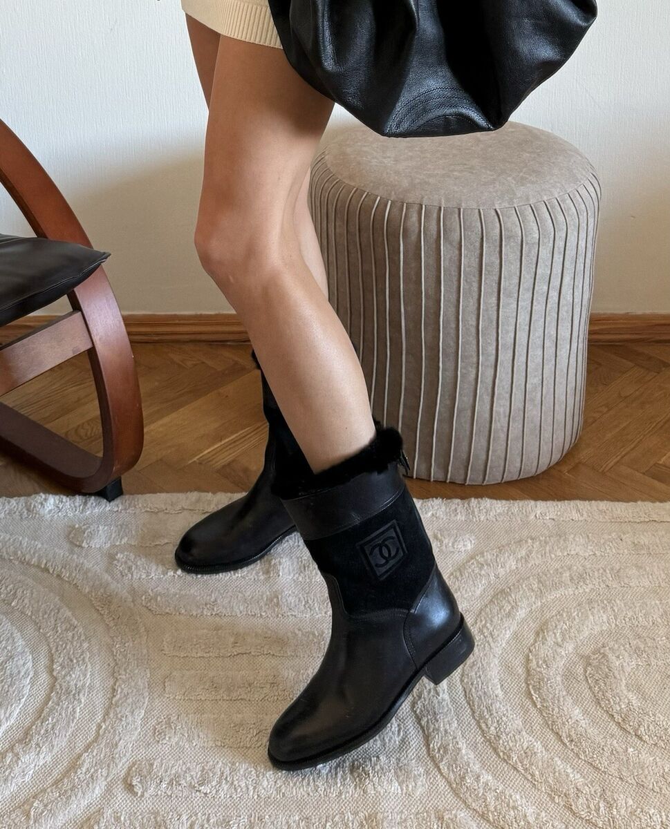 Authentic Chanel Black Leather CC Logo Biker Moto Zip Boots Authentic Chanel Black Leather CC Logo Biker Moto Zip Boots