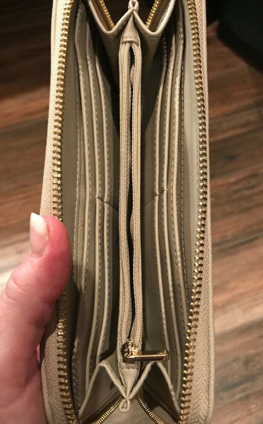 Veg Tan Leather Wallet in Luxurious Natural Finish-image