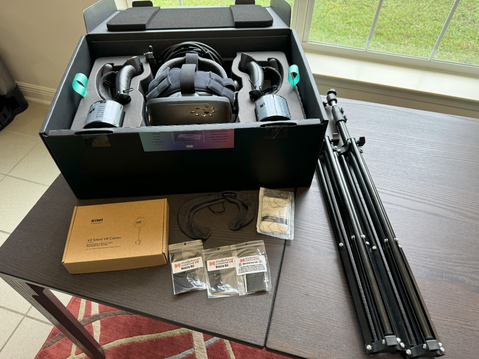 Valve Index PC And Console VR Headset Full Kit with Accessories & original box-image