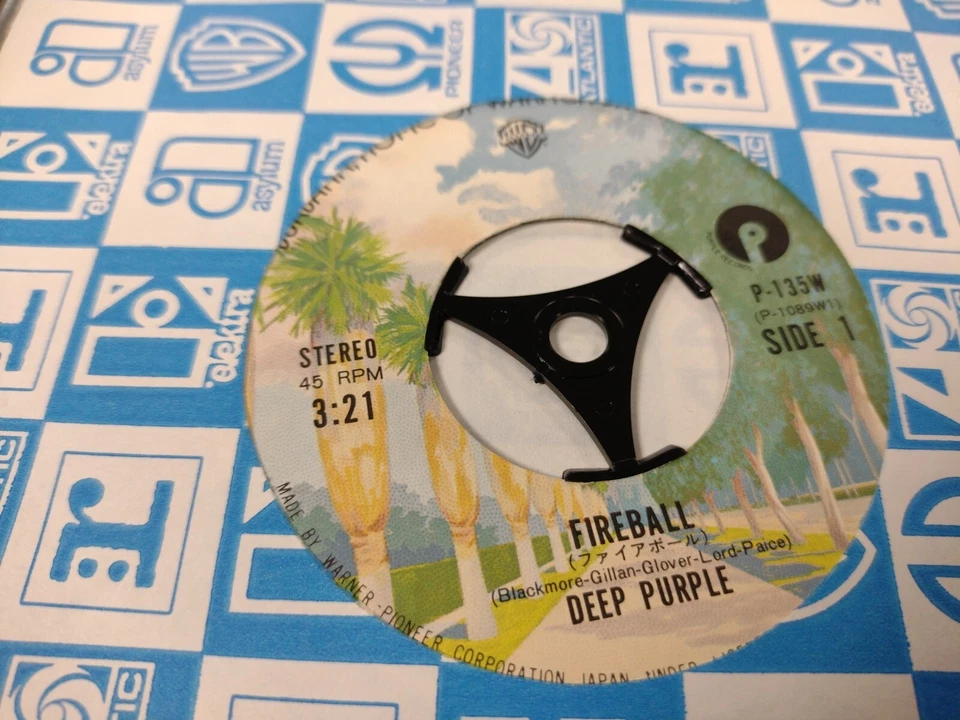 Deep Purple – Fireball P-135W Japan 7", 45 RPM, Single Vinyl Record Import - Image 3 of 4