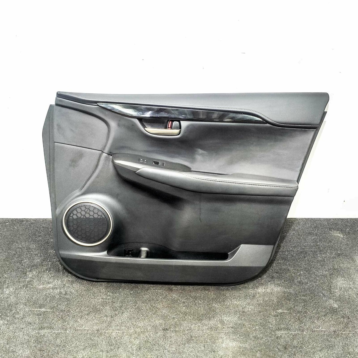 Panneau de porte avant droite LEXUS NX AZ10 LHD 67601-X1B15 2.5h