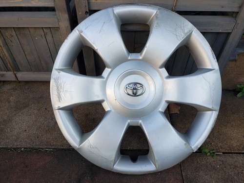 Eine Original Toyota Yaris Radzierblende Radkappe 15 Zoll x1