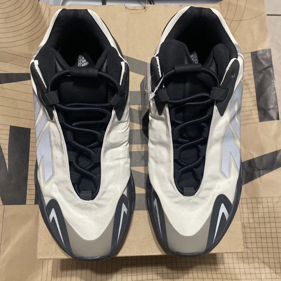 Talla 8.5 - Adidas Yeezy Boost 700 V1 MNVN Negro Foto 3 de 4