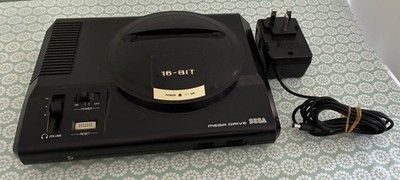 SEGA MEGA DRIVE (PAL) 16-BIT RETRO KONSOLE (MODEL: 1601-05) + Adapter 