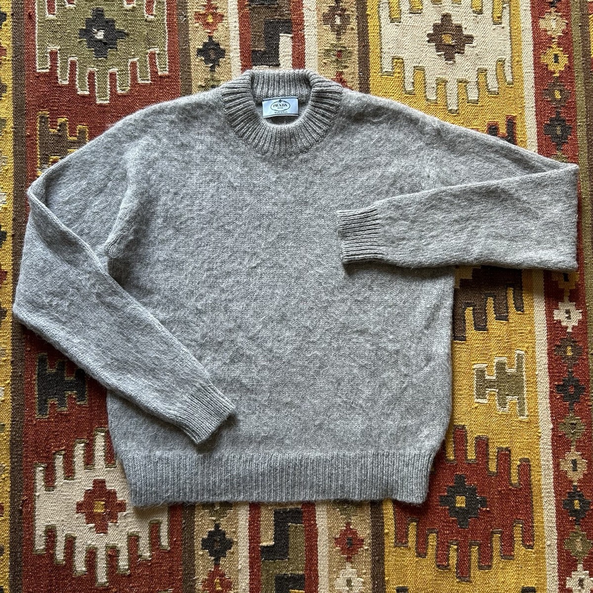 プラダ PRADA ニット 薄手 ウール グレー　44 プラダ PRADA ニット 薄手 ウール グレー 44 プラダ PRADA ニット 薄手
