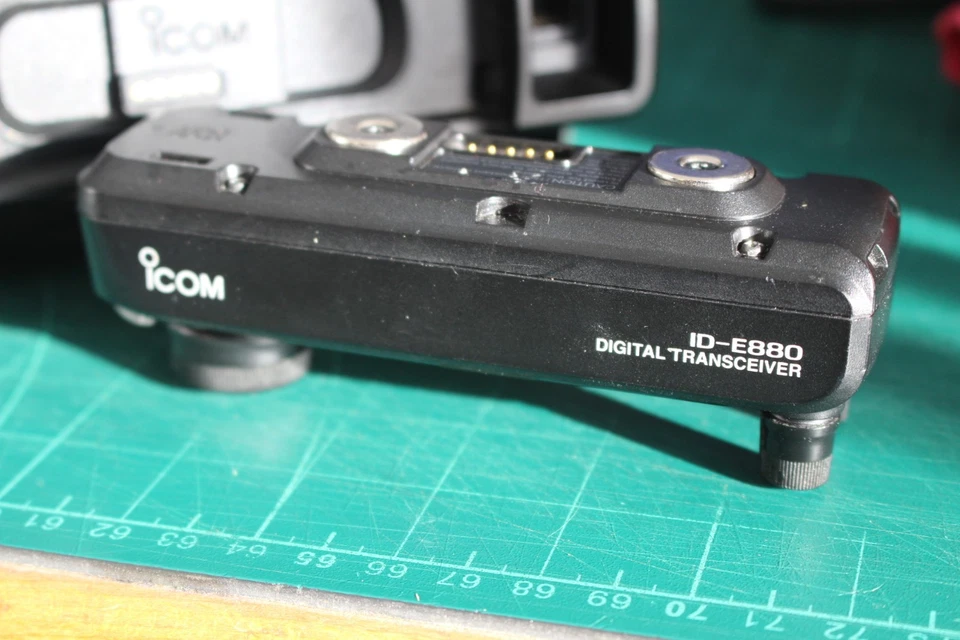 Ricetrasmettitore digitale iCom ID E880 - Immagine 3 di 4