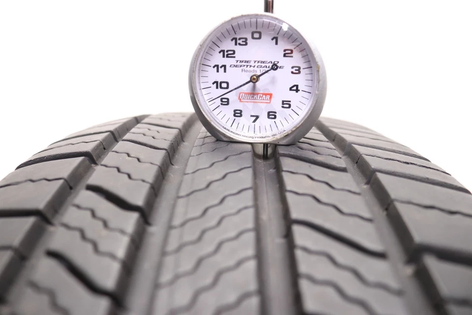 Michelin Defender 2 215/65R16 usado - 98H - 9/32 Foto 3 de 4