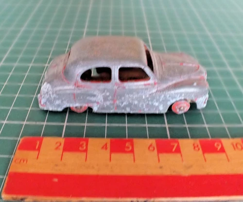 VINTAGE DINKY MECCANO AUSTIN A40 SOMERSET FOR RESTORATION / PARTS