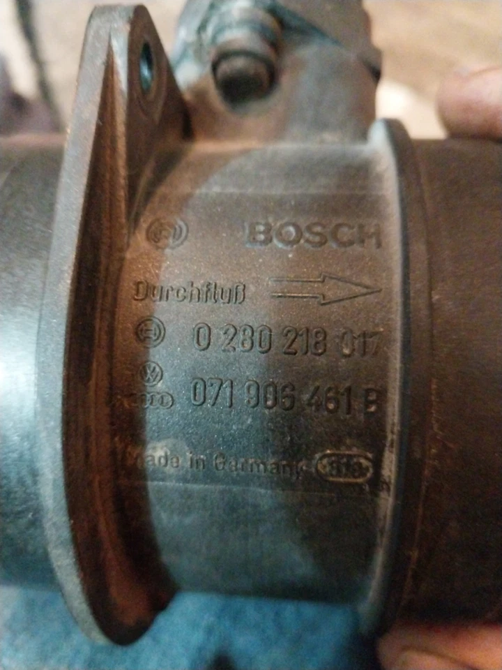 Sensor de flujo de aire másico OEM VOLKSWAGEN GOLF, JETTA, BEETLE MAF 1999-2014. Foto 2 de 4