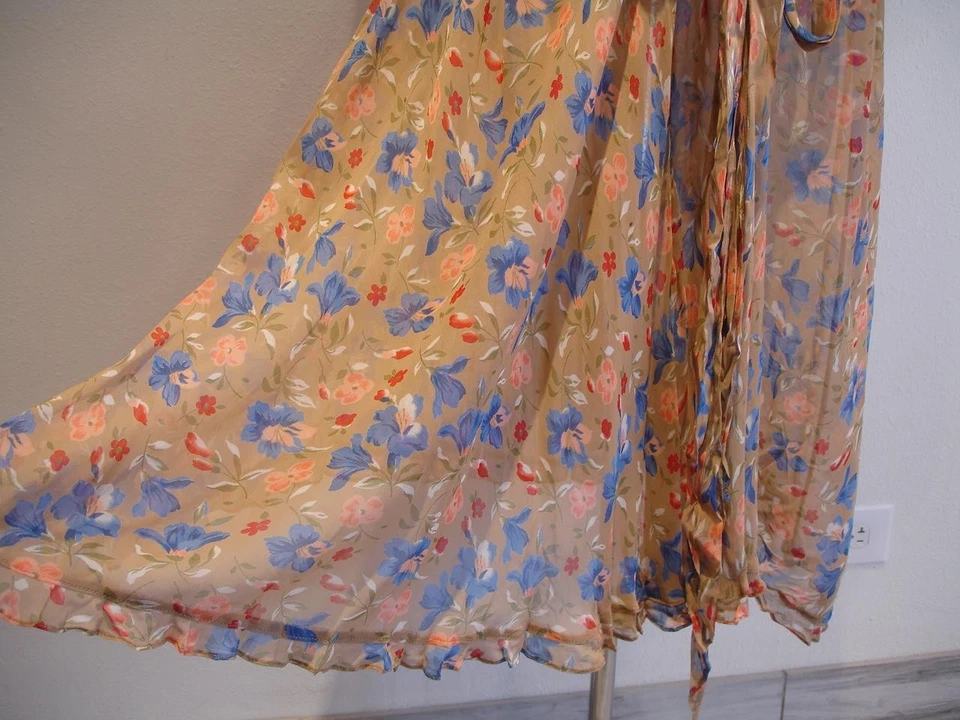 Vestido feminino S M 4 vintage 1970 Albert Nipon Neusteter estampa floral transparente EUA - Imagem 4 de 4
