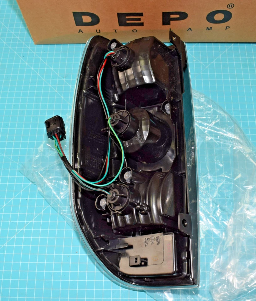 feu arrière droite DEPO 216-1968R-LD-AE MAZDA BT-50 PICK-UP neuf - Photo 2/2