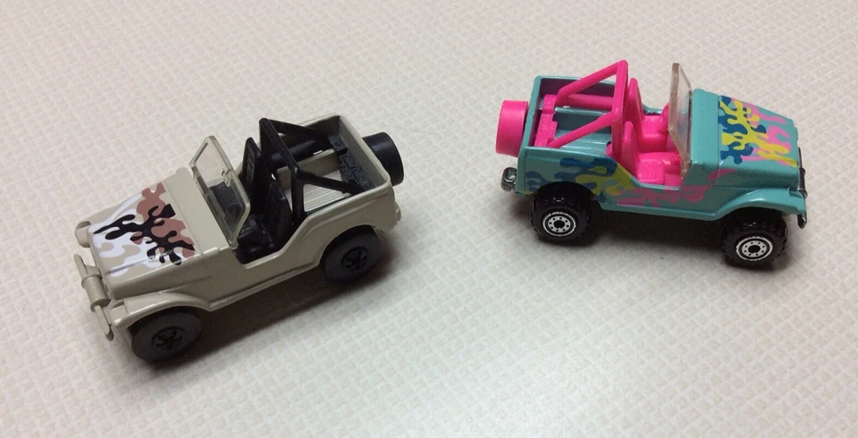 2 Vintage Hot Wheels 1990 Jeep 4X4 Trailbuster Diecast Cars Green/Pink-Tan/Black - Image 2 of 4