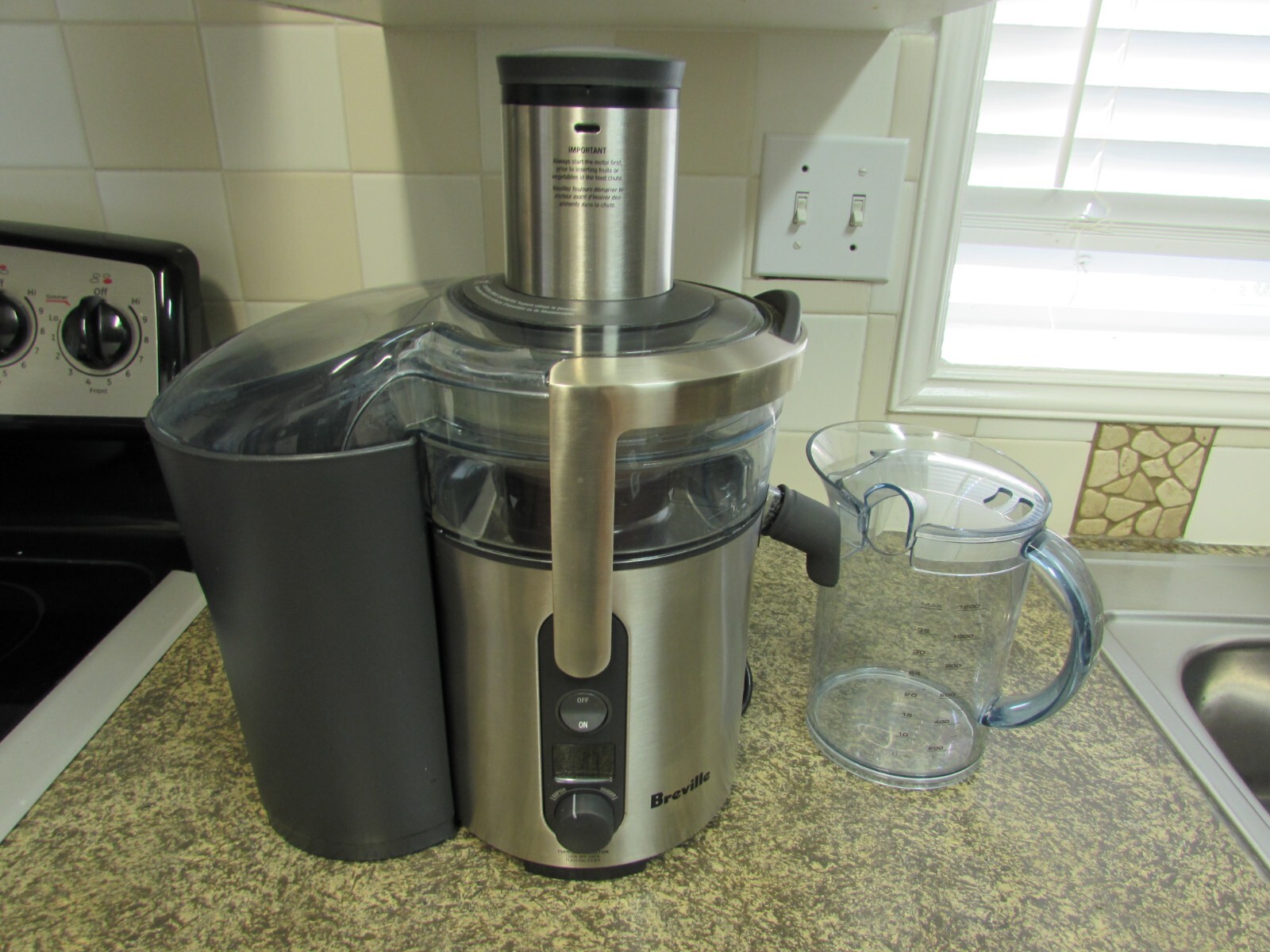 Breville Juicer Model BJE510XL Digital LED Fruit Veggie Extractor 5