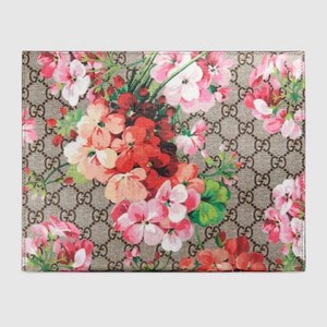 gucci bloom clutch bag