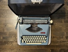 Vintage 1960s Royal Parade Portable Typewriter in Black Case, Great Condition  thumbnail
