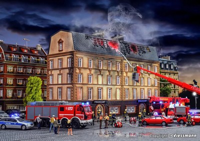 Vollmer 43785 Gebäude in Flammen mit rotem Flackerlicht und Raucherzeuger