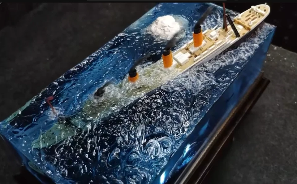 Lámpara de resina Titanic Hunding Diorama, lámpara de mar azul profundo, Titanic, diorama del océano Foto 2 de 4