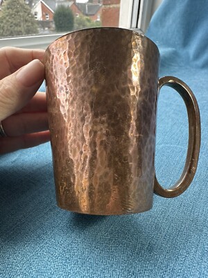 Vintage Arts &Crafts gehämmerter Kupferkrug/Becher massiver Griff 9 cm Grabenkunst?
