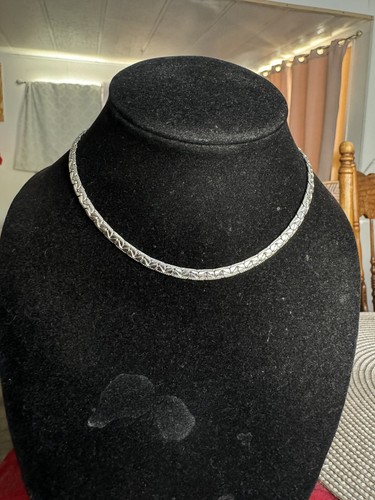 Vintage Signed TRIFARI silver Tone 14” Hook Clasp Flat Chain Necklace