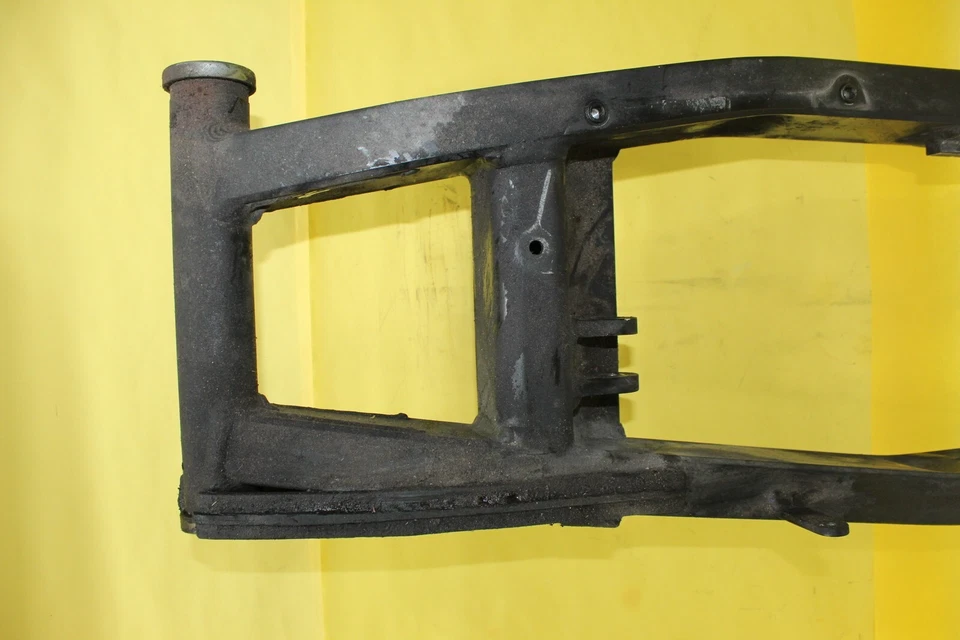 Yamaha FZ6 2004-2009 OEM brazo oscilante y basculante trasero  Foto 2 de 4