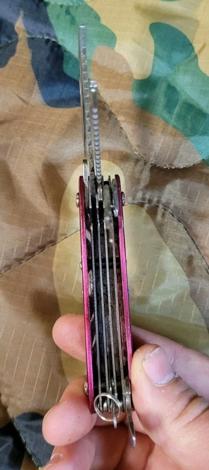 Multiherramienta Columbia roja para caza pesca y camping Foto 4 de 4