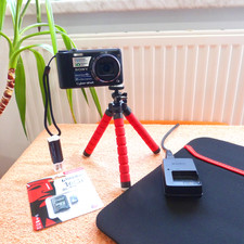 XXL LOT Sony H55 Cybershot Digital Camera 14MP Night Shot 10x Zoom CARL ZEISS