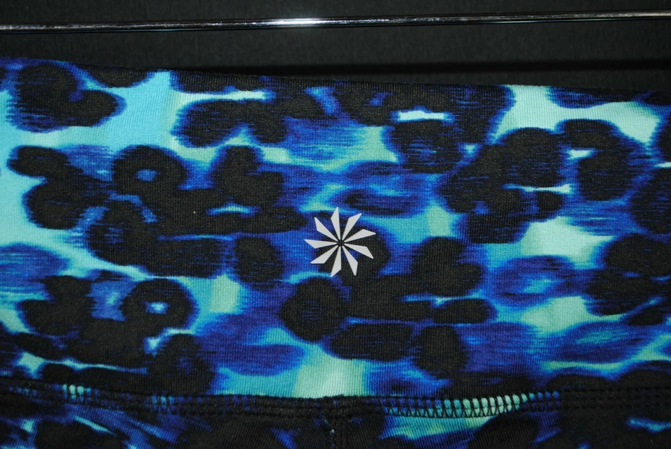 Leggings capri Athleta Chaturanga azul estampado de leopardo para mujer XS #138221 Foto 3 de 4