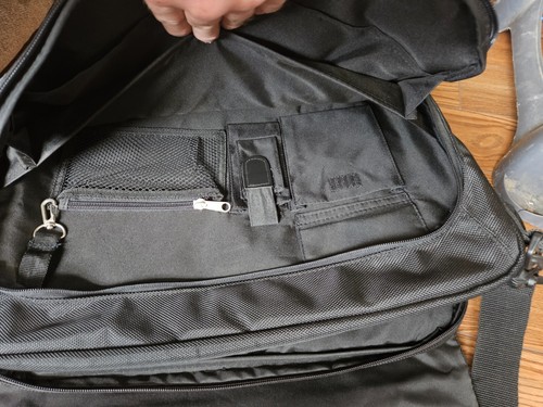 SOLO 17" Laptop Messenger Bag Black/Blue/Grey PT920-5 - Picture 4 of 7
