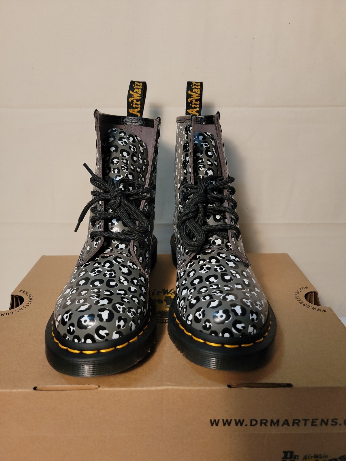 DR. MARTENS WOMEN'S 1460 GUNMETAL LOUD LEOPARD SMOOTH LEATHER BOOT 27962 SZ: 5 image 5
