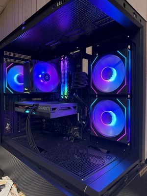 AMD Ryzen 7 Custom Gaming PC Case