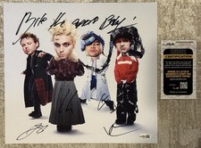 5 SECONDS OF SUMMER SIGNED EVERYONES A STAR 12x12 POSTER - JSA COA 5 SECONDS OF SUMMER SIGNED EVERYONES A STAR 12x12 POSTER - JSA COA