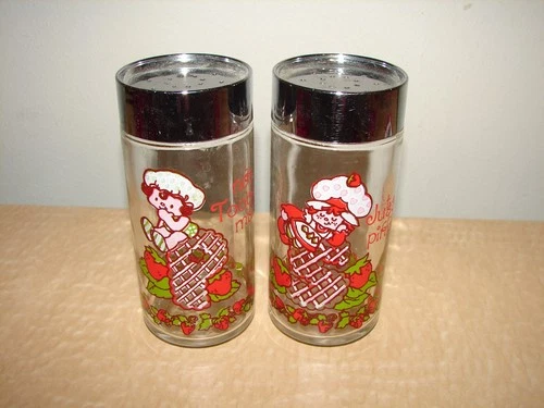 Vintage Strawberry Shortcake Glass Salt & Pepper Shakers American Greetings 1980