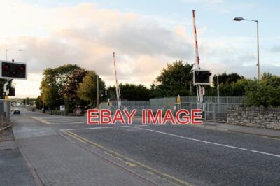 PHOTO  MIDLETON LEVEL CROSSING ON THE MILL ROAD NEAR THE RAILWAY STATION.
