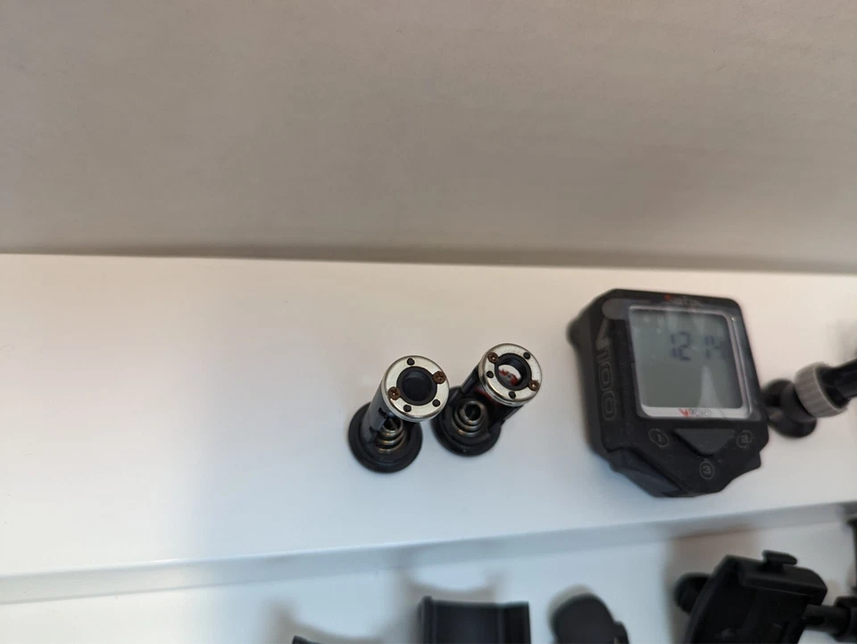 Vetta V100 Speed Cycling Computer, All Components Shown - Image 2 of 4