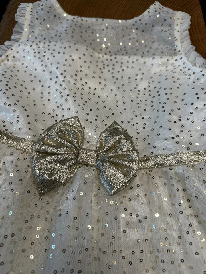 VESTIDO DE VACACIONES JONA MICHELLE DORADO LENTEJUELAS LAZO NIÑAS TALLA 7 Foto 2 de 4