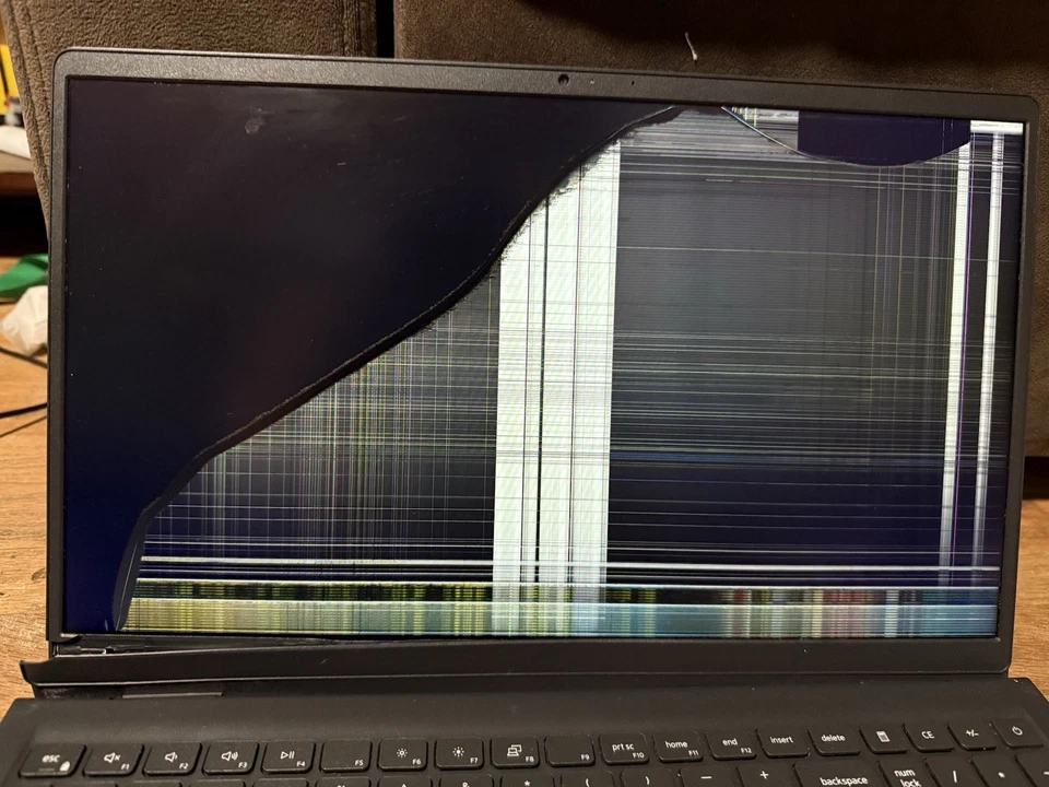 FOR PARTS Dell Inspiron 15 3000 Laptop Intel Core I5 15.6’ Display - Image 3 of 4