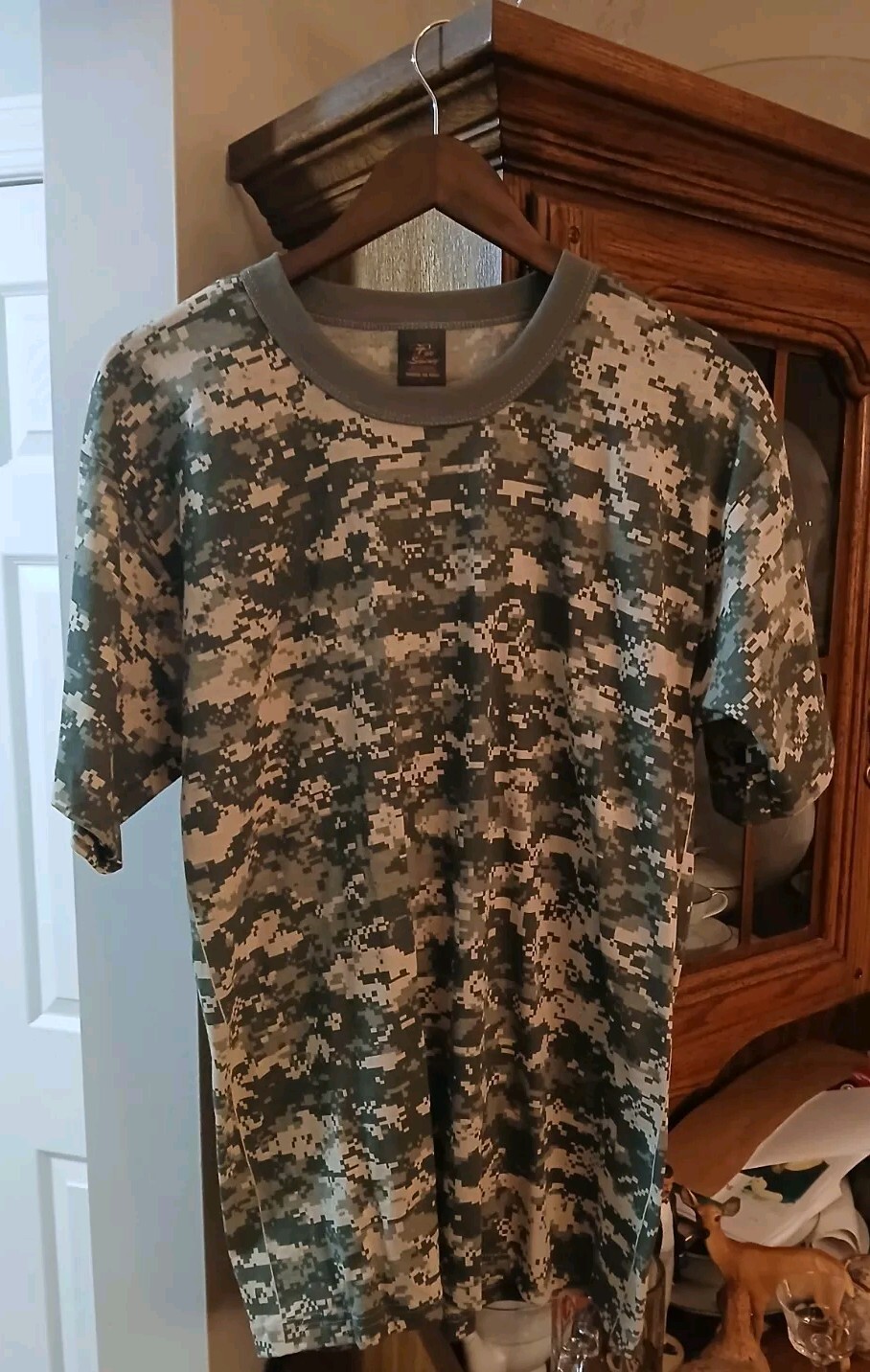 Men's Green Digital Camo Tee Swing T-Shirt Size Large